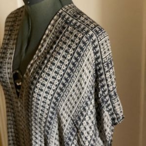 Vince Silk Popover Tunic V-neck Aztec Generous Large Resort Top Cover-up